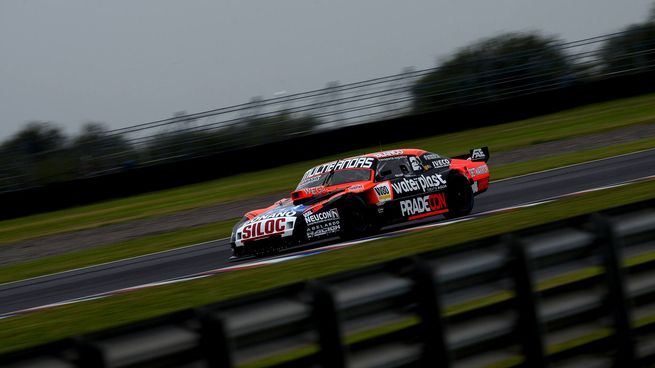 Ledesma superó el mal clima y se anotó la pole del Turismo Carretera en las Termas.