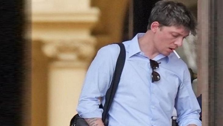 Santiago Caputo, sobrino segundo y con quien nunca se muestra en público, ha sido el encargado de promover la figura del “Toto” como el mejor Ministro de Economía en la historia argentina. Santiago Caputo, sobrino segundo y con quien nunca se muestra en público, ha sido el encargado de promover la figura del “Toto” como el mejor Ministro de Economía en la historia argentina.