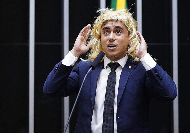 Nikolas Ferreira, uno de los primeros influencers políticos de Brasil.