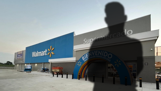 Se graduó en una universidad sudamericana, se ganó la confianza de Walmart y ahora lidera en México al imperio de supermercados