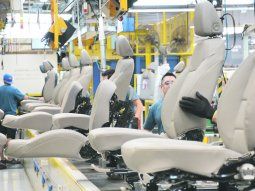 Para los autopartistas. Los salarios de los trabajadores representan más de 30% de los costos totales. En una automotriz, ese número es de 3% o 4% Para los autopartistas. Los salarios de los trabajadores representan más de 30% de los costos totales. En una automotriz, ese número es de 3% o 4%