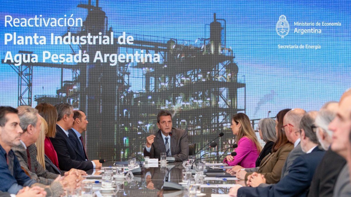 Massa led the signing of the agreement to reactivate the largest heavy water plant in the world