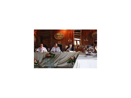 Las delegaciones continuarán las negociaciones, luego de que Micheletti volviera a Honduras y