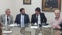 El juez de Casación Federal, Alejandro Slokar, junto al ministro de Justicia de Buenos Aires, Juan Martín Mena, el dirigente radical Federico Storani y el Decano Miguel O. Berri.