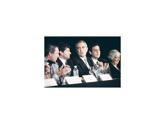 Julio Alak pidió ayer que el Congreso apure el debate por la reforma a l Código Civil, que espera en Diputados, y que se inicie el tratamiento del nuevo Código Penal.