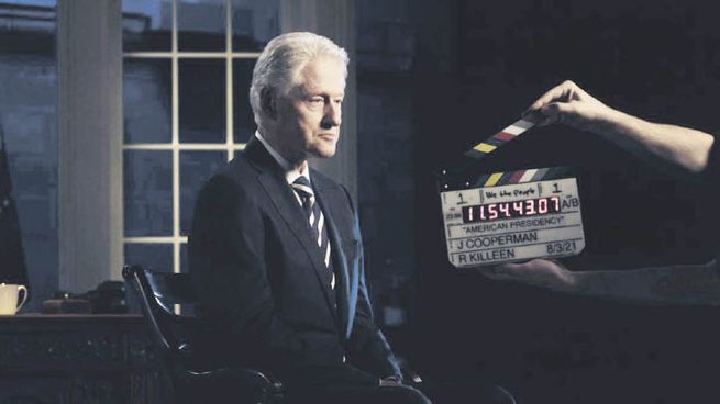 clinton presenta. El libro de la serie examina temas conflictivos, como la presidencia de John Adams.