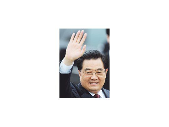 El hijo de Hu Jintao (foto), Haifeng, está acusado de coimas y prácticas de dumping mientras hace negocios por el mundo. El régimen ya activó una estricta censura para protegerlo.
