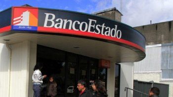 Todas las sucursales de BancoEstado en Chile debieron cerrar por el ataque.