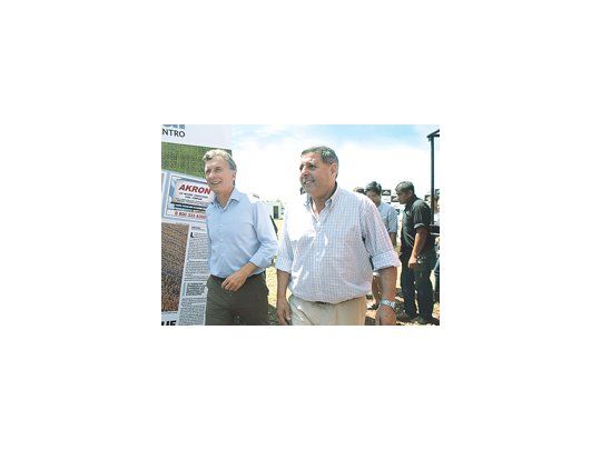 Mauricio Macri, junto a Alfredo de Angeli, ayer en la exposición agrícola que se realizó en Baradero.