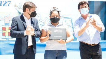 Fernando Espinoza, participó de la entrega de netbooks junto al gobernador de la provincia de Buenos Aires, Axel Kicillof y a la directora general de Cultura y Educación, Agustina Vila.
