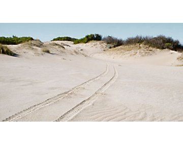 Una camioneta volcó en los médanos de Villa Gesell. Una camioneta volcó en los médanos de Villa Gesell.