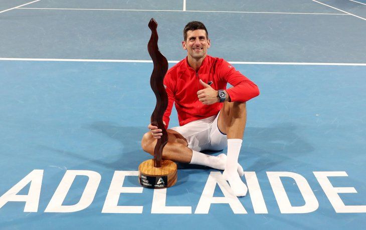 djokovic festejo su primer titulo de la temporada 2023 en adelaida