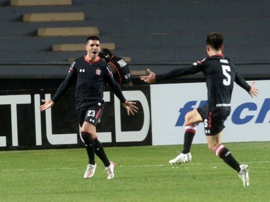 Estudiantes no tuvo piedad de un Independiente que no encuentra el rumbo.