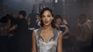 Basada en una novela de Agatha Christie, esta película te va a atrapar de principio a fin.