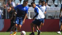 Otros tiempos. Ricardo Centurión se entrena solo en Vélez Sarsfield a la espera de un club que lo quiera contratar.