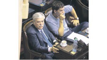 ámbito.com | SESIÓN. Julio De Vido estuvo ayer en el Congreso para dar explicaciones a sus compañeros del bloque K y despegarse de José López. Foto: Ignacio Petunchi.