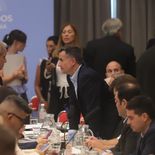 El sindicalista y diputado Sergio Palazzo frente al titular del bloque libertario Gabriel Bornoroni. El sindicalista y diputado Sergio Palazzo frente al titular del bloque libertario Gabriel Bornoroni.