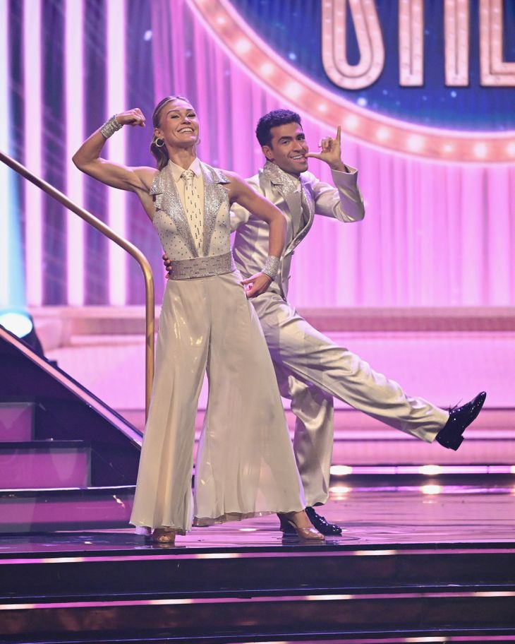 Actualmente, Stiles participa del reconocido reality en el que los famosos compiten bailando.
