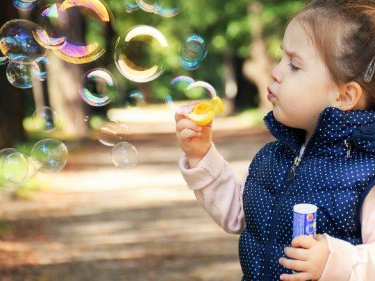 Habrá libros donde la integración entre las palabras y las imágenes movilizan fibras imperfectas, sensibles y frescas sobre la naturaleza humana.