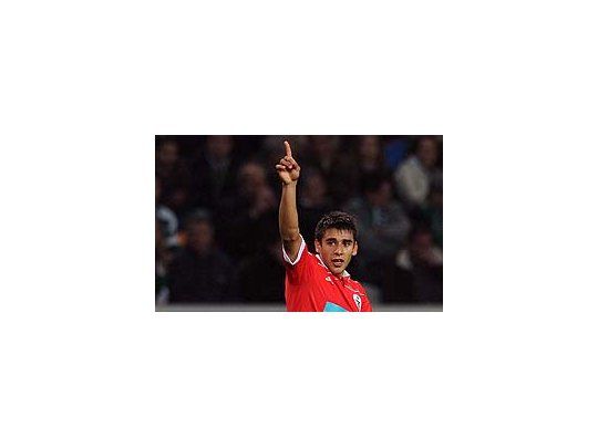 Eduardo Salvio celebra su gol.