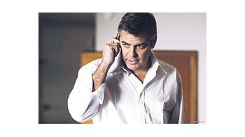 ámbito.com | George Clooneyes MichaelClayton, unexperto en«arreglarles»problemas a lasmultinacionales,hasta que lehabla laconciencia.