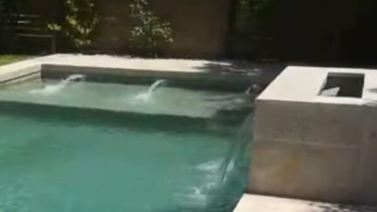 As� es la cascada que Manuel Adorni instal� en la pileta de su casa de country
