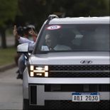 La polémica de Yamandú Orsi por la compra de la camioneta llega a la Jutep, que analizará el caso. La polémica de Yamandú Orsi por la compra de la camioneta llega a la Jutep, que analizará el caso.