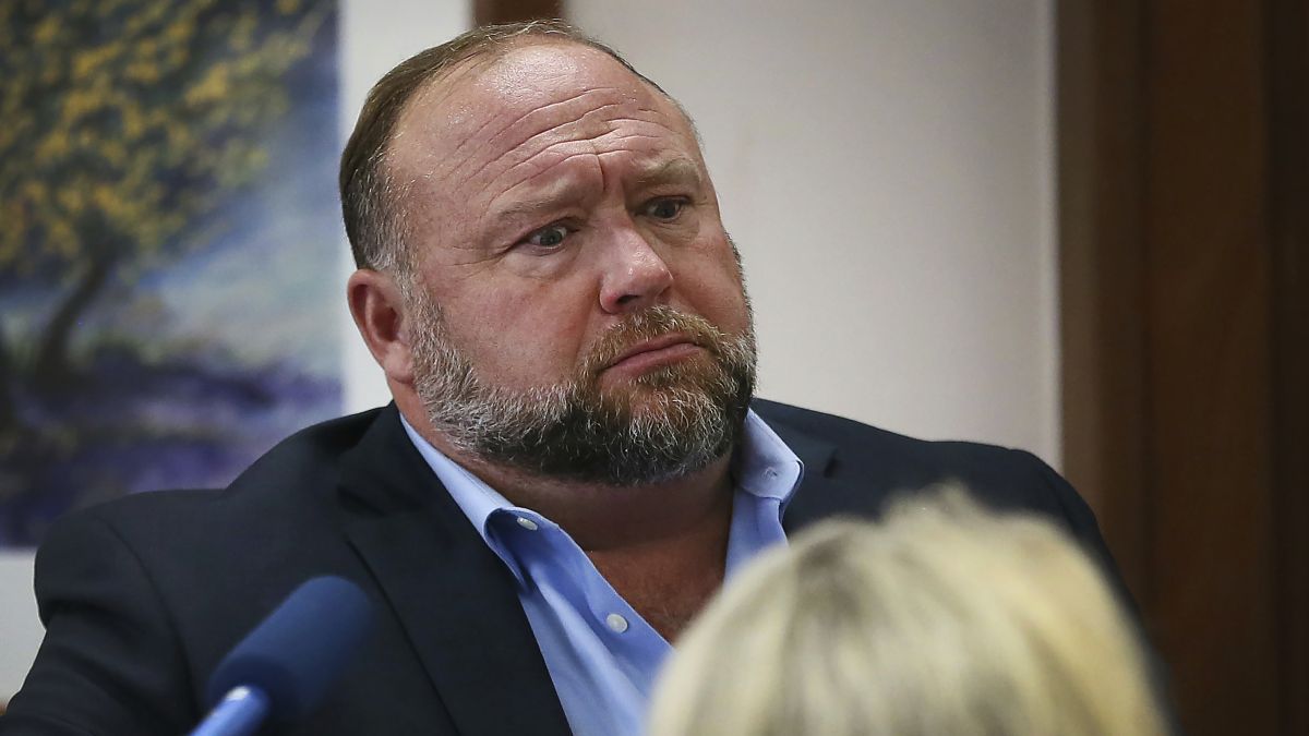 Alex Jones ordered to pay  billion for making up fake news about a shooting