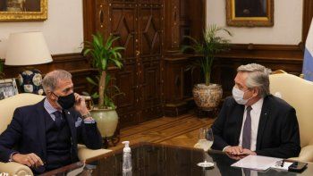 Jorge Knoblovits, titular de la DAIA, junto a Alberto Fernández.