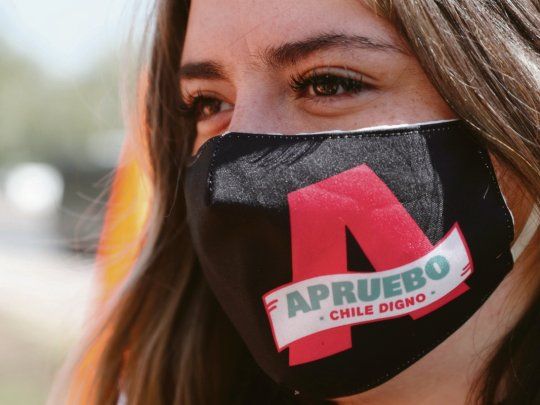 CIERRE. Las campañas por el Apruebo y el Rechazo cerraron ayer en Santiago, tras unos meses marcados por la pandemia y el desasosiego por los brotes de violencia callejera de grupos que en su mayoría no respaldan la consulta.