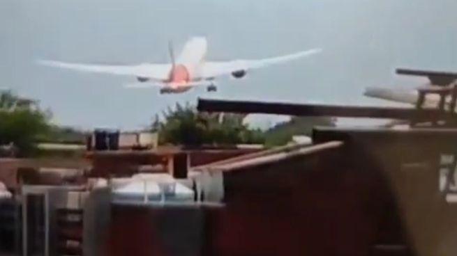 El avión llevaba a bordo a 242 personas: 230 pasajeros, 2 pilotos y 10 miembros de la tripulación.