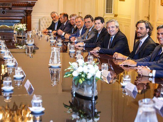 Alberto Fernández y los gobernadores, en tiempos prepandémicos. Hoy negocian el Consenso Fiscal 2020, en un año marcado por la caída de ingresos por el coronavirus.
