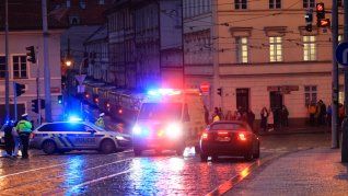 Un estudiante mató a 15 personas y dejó varias heridas.