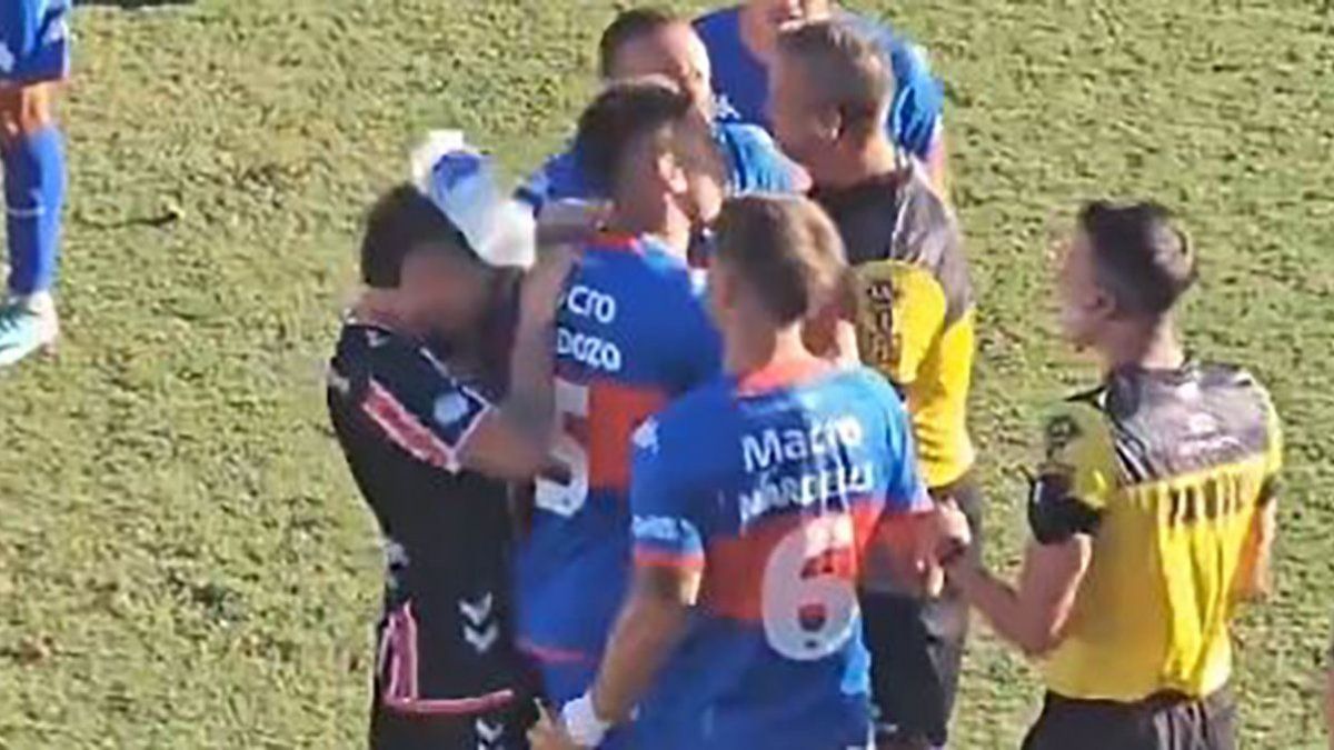 After incidents, Chacarita demanded that the AFA declare the suspended match won