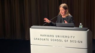 María Migliore contó la experiencia de integracion del Barrio Mujica en Harvard. María Migliore contó la experiencia de integracion del Barrio Mujica en Harvard.