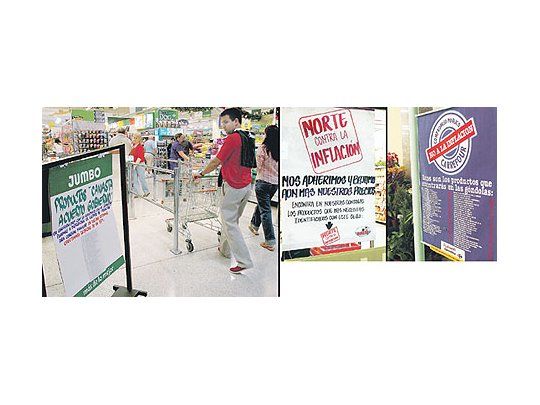 Los supermercados amanecieron ayer con carteles promocionando la rebaja de 50 productos, en línea con el acuerdo alcanzado con el gobierno. Prometieron en sus pizarras extender la oferta a mediados de semana.
