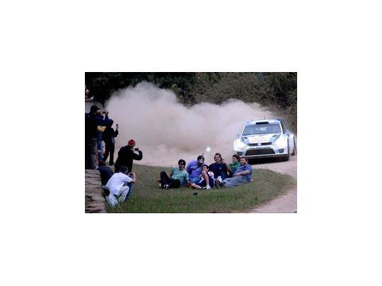 El francés sostiene su primacía en el Rally de la Argentina.