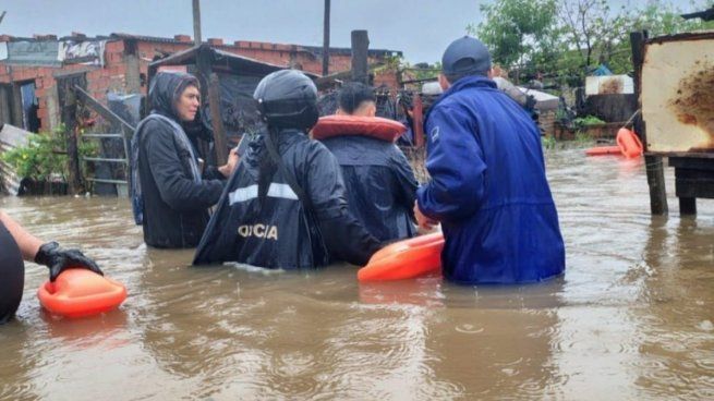Nuevas familias fueron asistidas junto a más de 200 personas evacuadas.