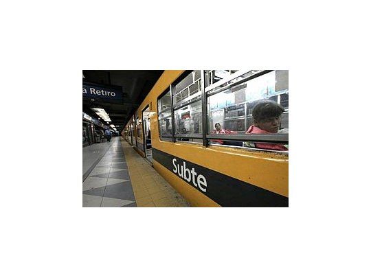Un fallo judicial postergó el aumento en el subte