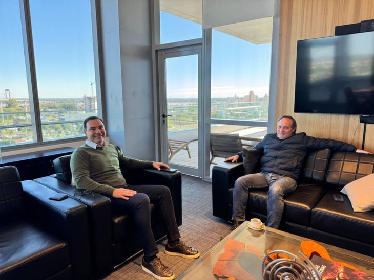 Nuevos socios: Gustavo Valdés y Carlos "Camau" Espínola unieron fuerzas en Corrientes. Nuevos socios: Gustavo Valdés y Carlos "Camau" Espínola unieron fuerzas en Corrientes.