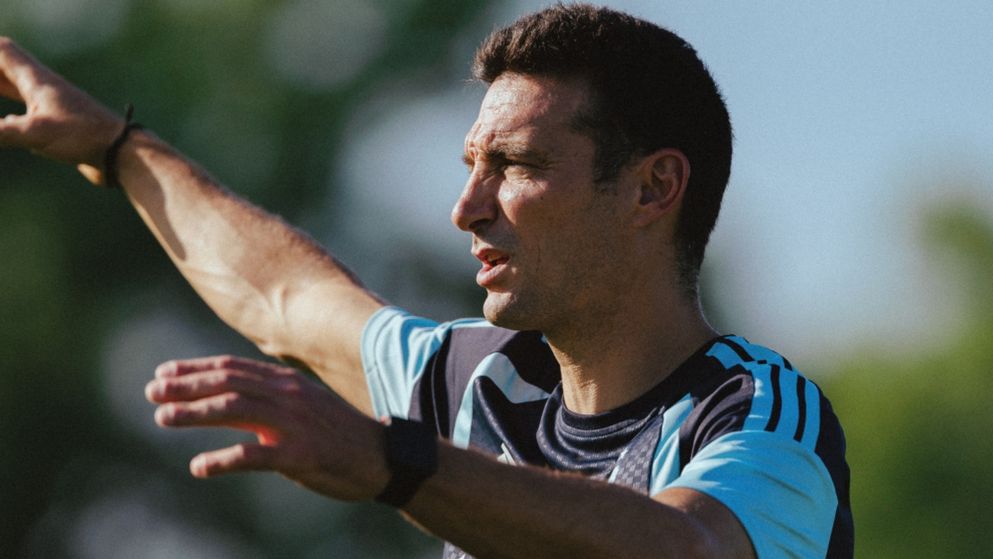 Scaloni define el equipo que debutará ante Argelia este martes 16 de junio.