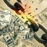 Dentro del paquete de medidas, también se incorporó una nueva restricción: quienes transfieran dólares al exterior no podrán operar con títulos valores durante los siguientes 90 días. Dentro del paquete de medidas, también se incorporó una nueva restricción: quienes transfieran dólares al exterior no podrán operar con títulos valores durante los siguientes 90 días.