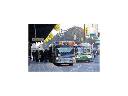 Un informe con datos de la Ciudad detalla que los tres kilómetros del Metrobus 9 de julio, otorgado a la empresa Riva SA se valuó en 115 millones de pesos, cuyo costo final fue de 195 millones de pesos, es decir un 70 por ciento más de lo estipulado.