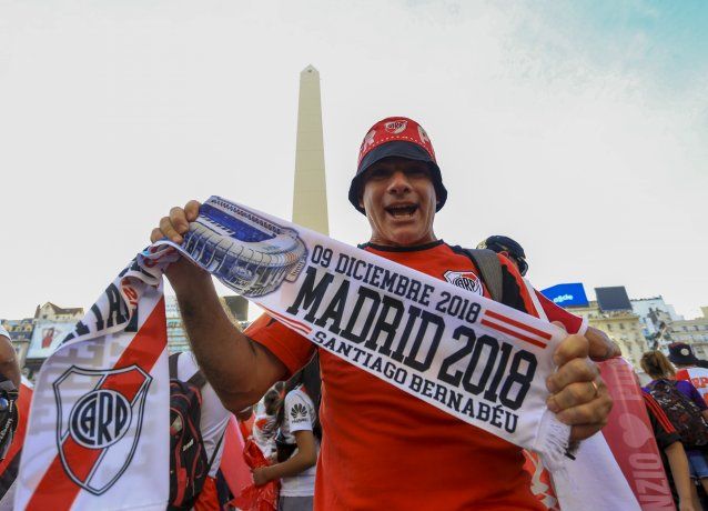 River fans got together early in the afternoon at the Obelisco and then went to the Monumental to experience the party on 9/12 that Copa Libertadores final won over Boca.