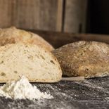 El pan de masa madre requiere varias horas de cocción. El pan de masa madre requiere varias horas de cocción.