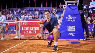 Cerúndolo festejó en Umag el tercer título de su carrera.