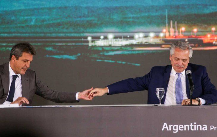 Sergio Massa saluda a Alberto Fernández.