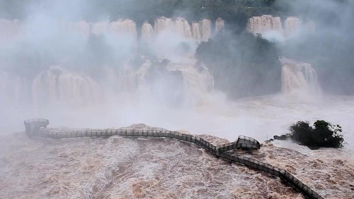 Buscan a un hombre que se cayó del Salto Bosetti, en las Cataratas del Iguazú