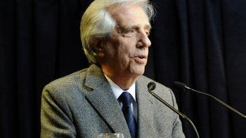 ADIÓS. Pese a los recaudos sanitarios que impone la pandemia, miles de montevideanos se lanzaron a las calles para despedir a Tabaré Vázquez.
