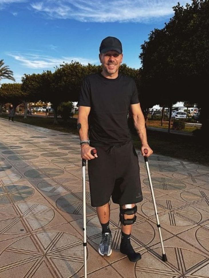 Cholo Simeone showed himself on his social networks after the operation. Cholo Simeone showed his support on social media after the operation.